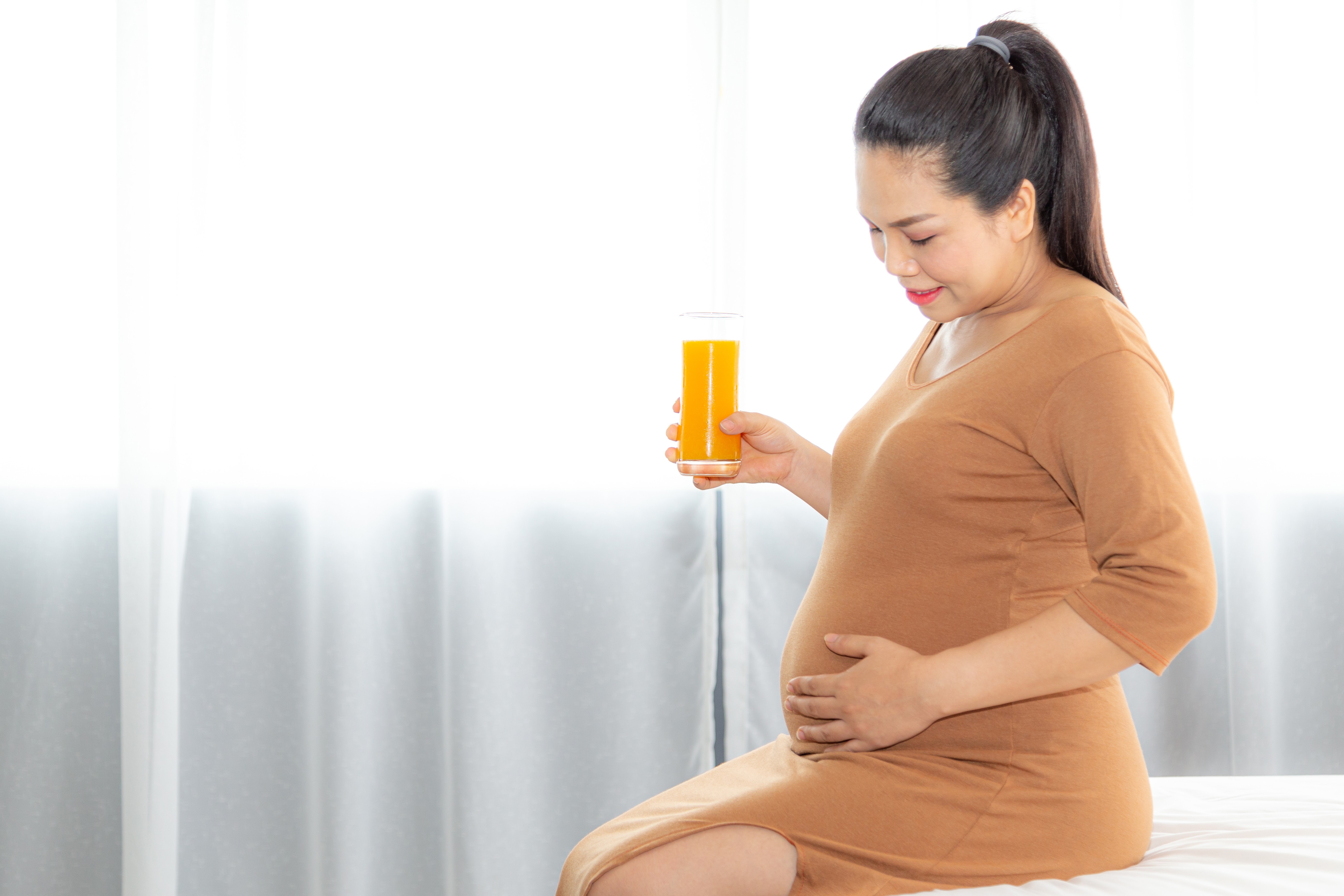 mual saat hamil, sulit minum air putih, bumil minum air, tips atasi mual, morning sickness, Bunda, si Kecil